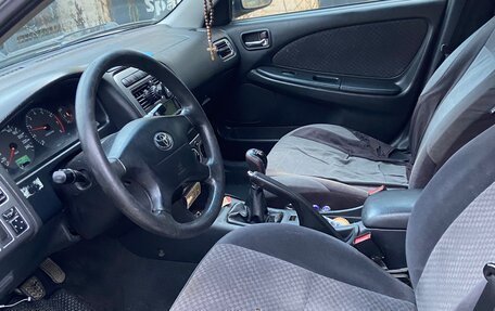 Toyota Avensis III рестайлинг, 2001 год, 230 000 рублей, 3 фотография