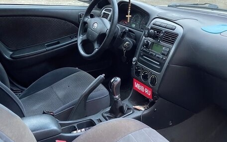 Toyota Avensis III рестайлинг, 2001 год, 230 000 рублей, 7 фотография