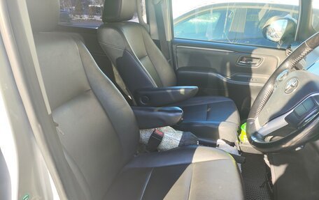 Toyota Esquire I, 2014 год, 1 740 000 рублей, 8 фотография