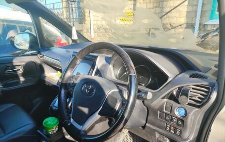 Toyota Esquire I, 2014 год, 1 740 000 рублей, 6 фотография