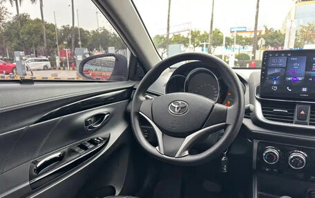 Toyota Yaris XP150 рестайлинг, 2021 год, 1 001 000 рублей, 14 фотография