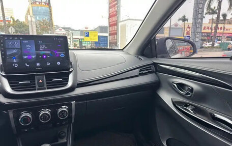 Toyota Yaris XP150 рестайлинг, 2021 год, 1 001 000 рублей, 15 фотография