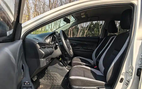 Toyota Yaris XP150 рестайлинг, 2022 год, 1 001 000 рублей, 9 фотография