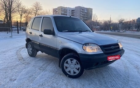 Chevrolet Niva I рестайлинг, 2004 год, 230 000 рублей, 2 фотография