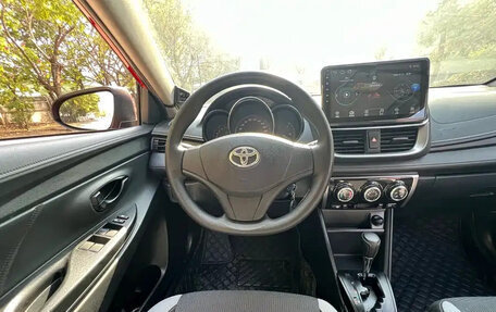 Toyota Yaris XP150 рестайлинг, 2021 год, 1 001 000 рублей, 10 фотография