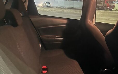 Toyota Vitz, 2019 год, 1 050 000 рублей, 6 фотография