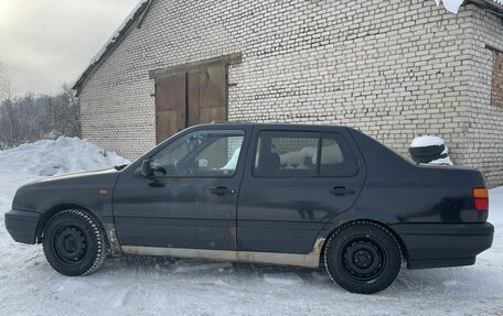 Volkswagen Vento, 1992 год, 130 000 рублей, 3 фотография
