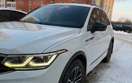 Volkswagen Tiguan II, 2021 год, 4 000 000 рублей, 1 фотография