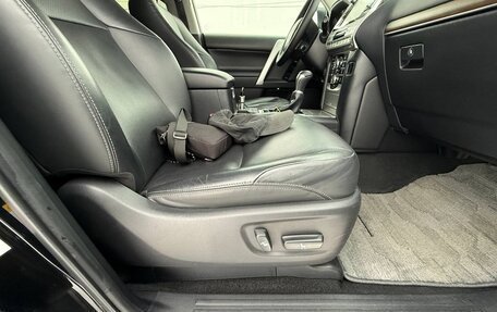 Toyota Land Cruiser Prado 150 рестайлинг 2, 2019 год, 5 900 000 рублей, 11 фотография