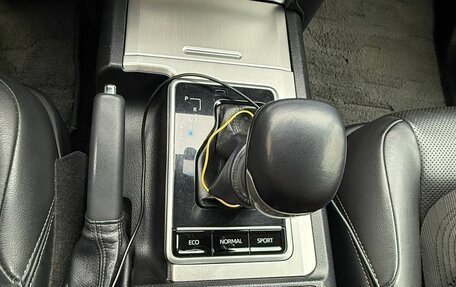 Toyota Land Cruiser Prado 150 рестайлинг 2, 2019 год, 5 900 000 рублей, 21 фотография