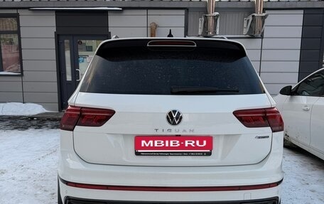 Volkswagen Tiguan II, 2021 год, 4 000 000 рублей, 2 фотография