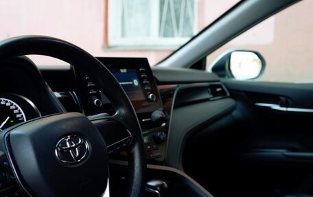 Toyota Camry, 2022 год, 2 700 000 рублей, 5 фотография