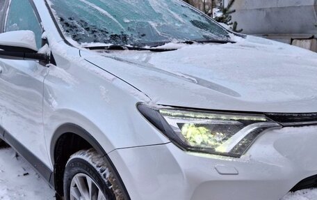 Toyota RAV4, 2018 год, 3 000 000 рублей, 4 фотография