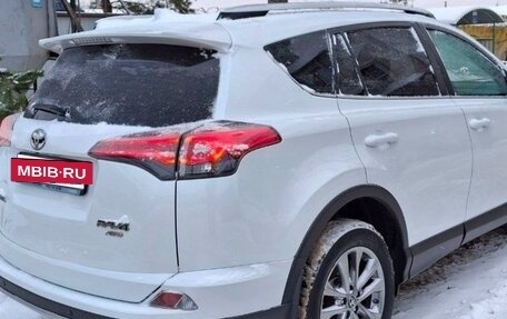 Toyota RAV4, 2018 год, 3 000 000 рублей, 3 фотография