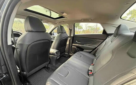 Hyundai Elantra, 2023 год, 1 215 000 рублей, 16 фотография