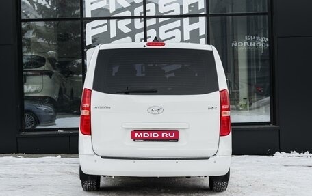 Hyundai H-1 II рестайлинг, 2019 год, 2 950 000 рублей, 4 фотография