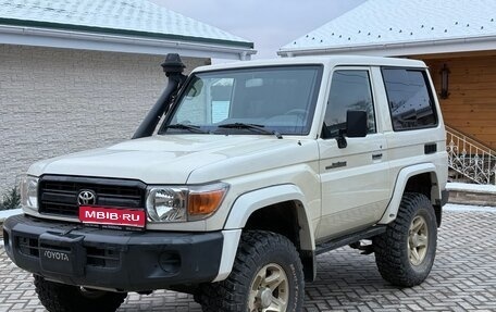 Toyota Land Cruiser 70, 2013 год, 5 990 000 рублей, 1 фотография