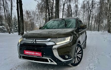 Mitsubishi Outlander III рестайлинг 3, 2019 год, 2 249 000 рублей, 1 фотография