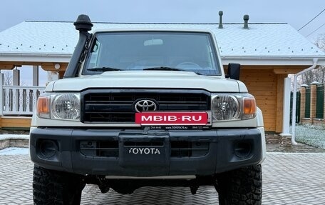 Toyota Land Cruiser 70, 2013 год, 5 990 000 рублей, 2 фотография
