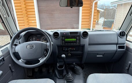 Toyota Land Cruiser 70, 2013 год, 5 990 000 рублей, 13 фотография