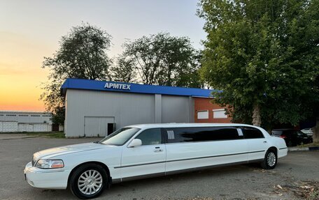 Lincoln Town Car III рестайлинг, 2002 год, 460 000 рублей, 2 фотография