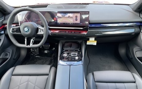 BMW 5 серия, 2025 год, 14 076 910 рублей, 7 фотография