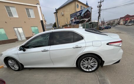 Toyota Camry, 2019 год, 2 410 000 рублей, 4 фотография