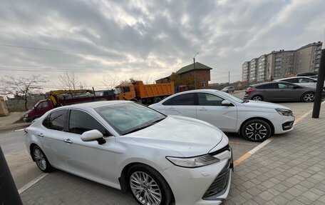 Toyota Camry, 2019 год, 2 410 000 рублей, 2 фотография