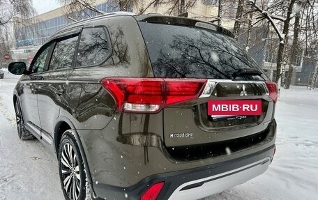 Mitsubishi Outlander III рестайлинг 3, 2019 год, 2 249 000 рублей, 5 фотография