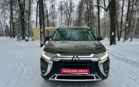 Mitsubishi Outlander III рестайлинг 3, 2019 год, 2 249 000 рублей, 7 фотография