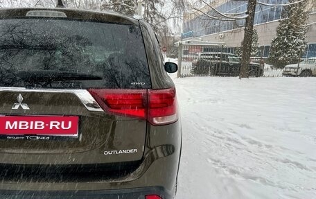 Mitsubishi Outlander III рестайлинг 3, 2019 год, 2 249 000 рублей, 19 фотография