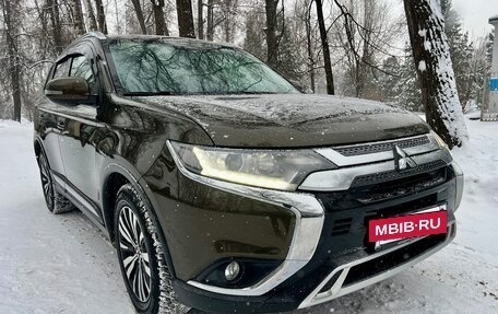 Mitsubishi Outlander III рестайлинг 3, 2019 год, 2 249 000 рублей, 18 фотография