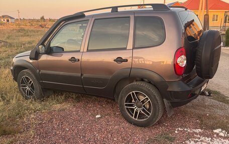 Chevrolet Niva I рестайлинг, 2018 год, 790 000 рублей, 2 фотография