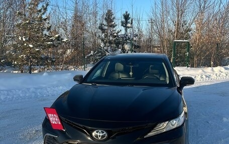 Toyota Camry, 2021 год, 3 400 000 рублей, 2 фотография