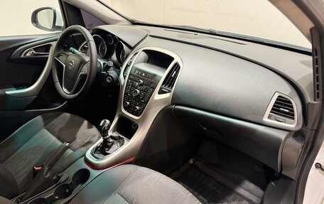 Opel Astra J, 2011 год, 560 000 рублей, 20 фотография