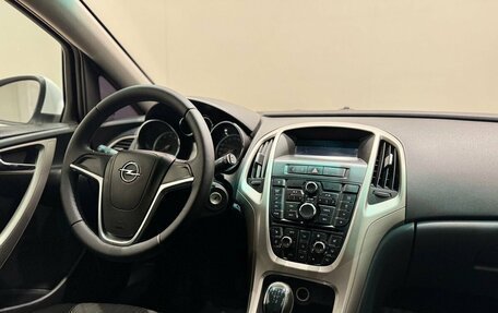 Opel Astra J, 2011 год, 560 000 рублей, 14 фотография