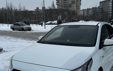 Hyundai Solaris II рестайлинг, 2017 год, 1 350 000 рублей, 1 фотография