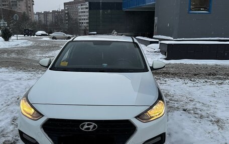 Hyundai Solaris II рестайлинг, 2017 год, 1 350 000 рублей, 3 фотография