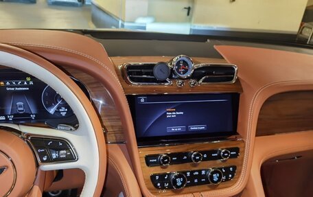 Bentley Bentayga I, 2022 год, 26 000 000 рублей, 3 фотография