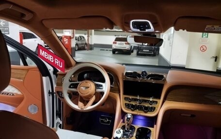 Bentley Bentayga I, 2022 год, 26 000 000 рублей, 9 фотография