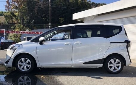 Toyota Sienta II, 2022 год, 1 380 000 рублей, 7 фотография