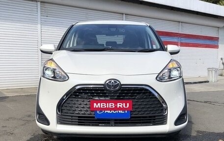 Toyota Sienta II, 2022 год, 1 380 000 рублей, 2 фотография