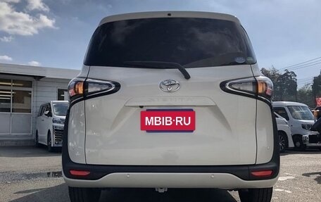 Toyota Sienta II, 2022 год, 1 380 000 рублей, 8 фотография