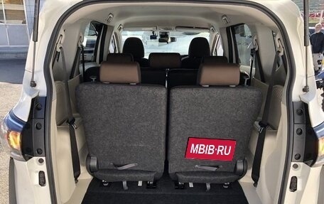 Toyota Sienta II, 2022 год, 1 380 000 рублей, 24 фотография