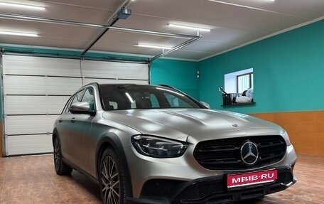 Mercedes-Benz E-Класс, 2022 год, 8 100 000 рублей, 1 фотография