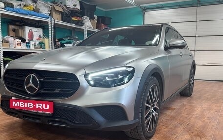 Mercedes-Benz E-Класс, 2022 год, 8 100 000 рублей, 10 фотография