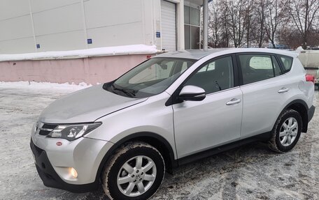 Toyota RAV4, 2015 год, 1 530 000 рублей, 2 фотография