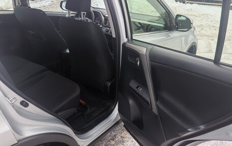 Toyota RAV4, 2015 год, 1 530 000 рублей, 11 фотография