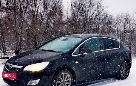 Opel Astra J, 2011 год, 730 000 рублей, 2 фотография