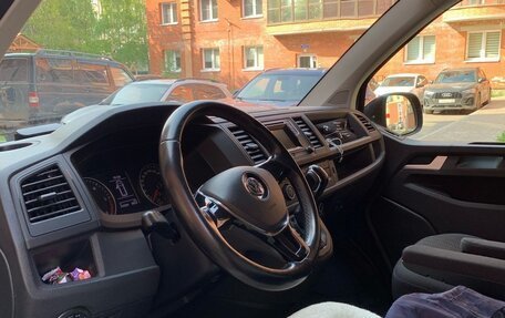 Volkswagen Caravelle T6 рестайлинг, 2018 год, 3 480 000 рублей, 7 фотография